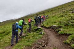 Mot toppen, Slættaratindur 882 meter