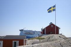 Gäveskär, Stena passerar nära...