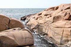 Hållö, västra sidan, vågornas kraft