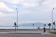 Sjövägen, en genomfartsväg som skär av staden från havet
