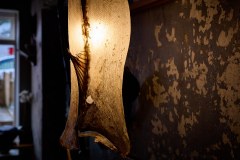 Torkat fiskskinn som lampa